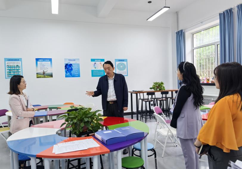 黨委副書記李岳深入心理咨詢中心調(diào)研指導，強調(diào)構(gòu)建高質(zhì)量教育咨詢服務(wù)體系
